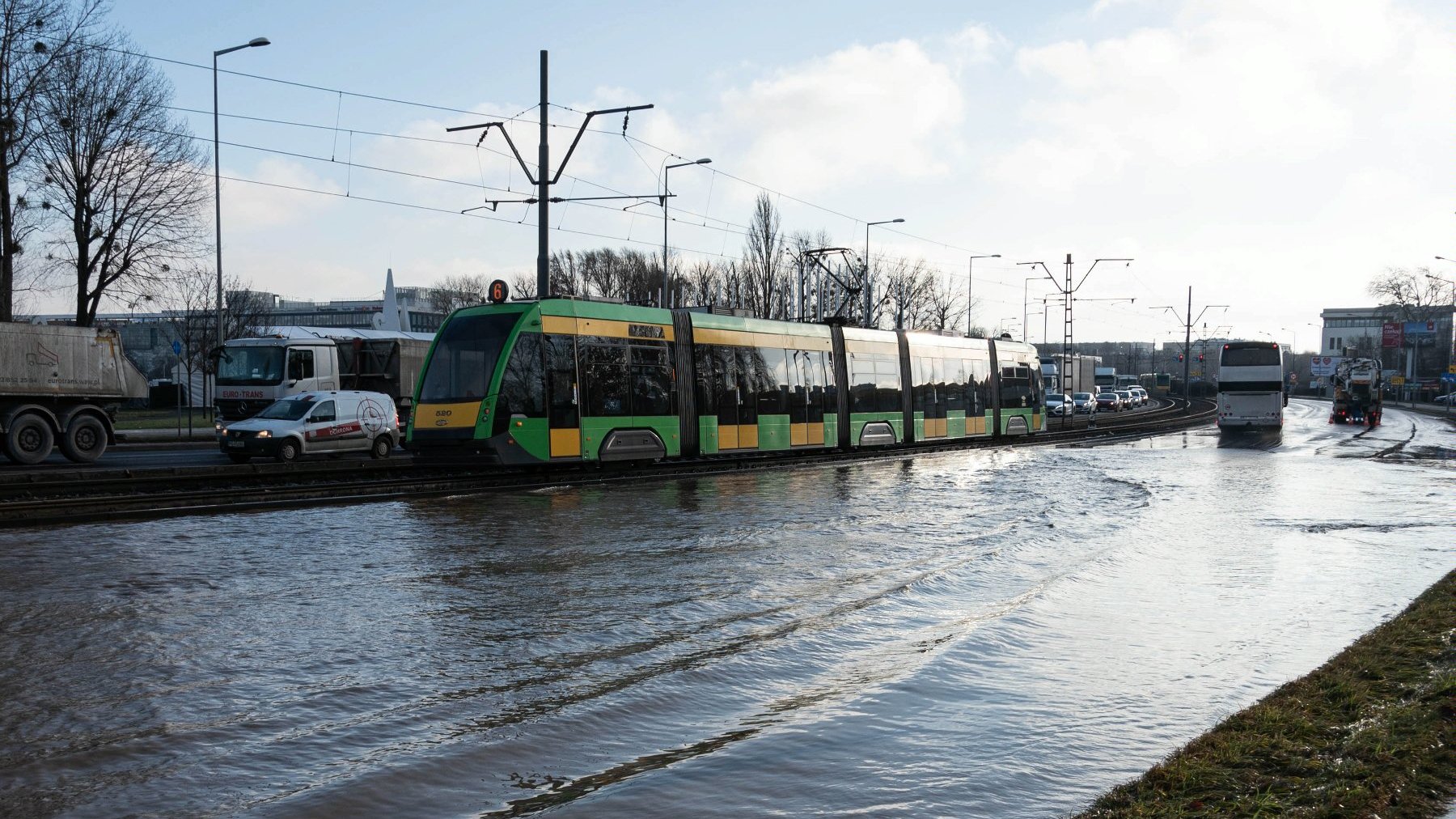 Na ul. Jana Pawła II doszło do awarii wodociągowej