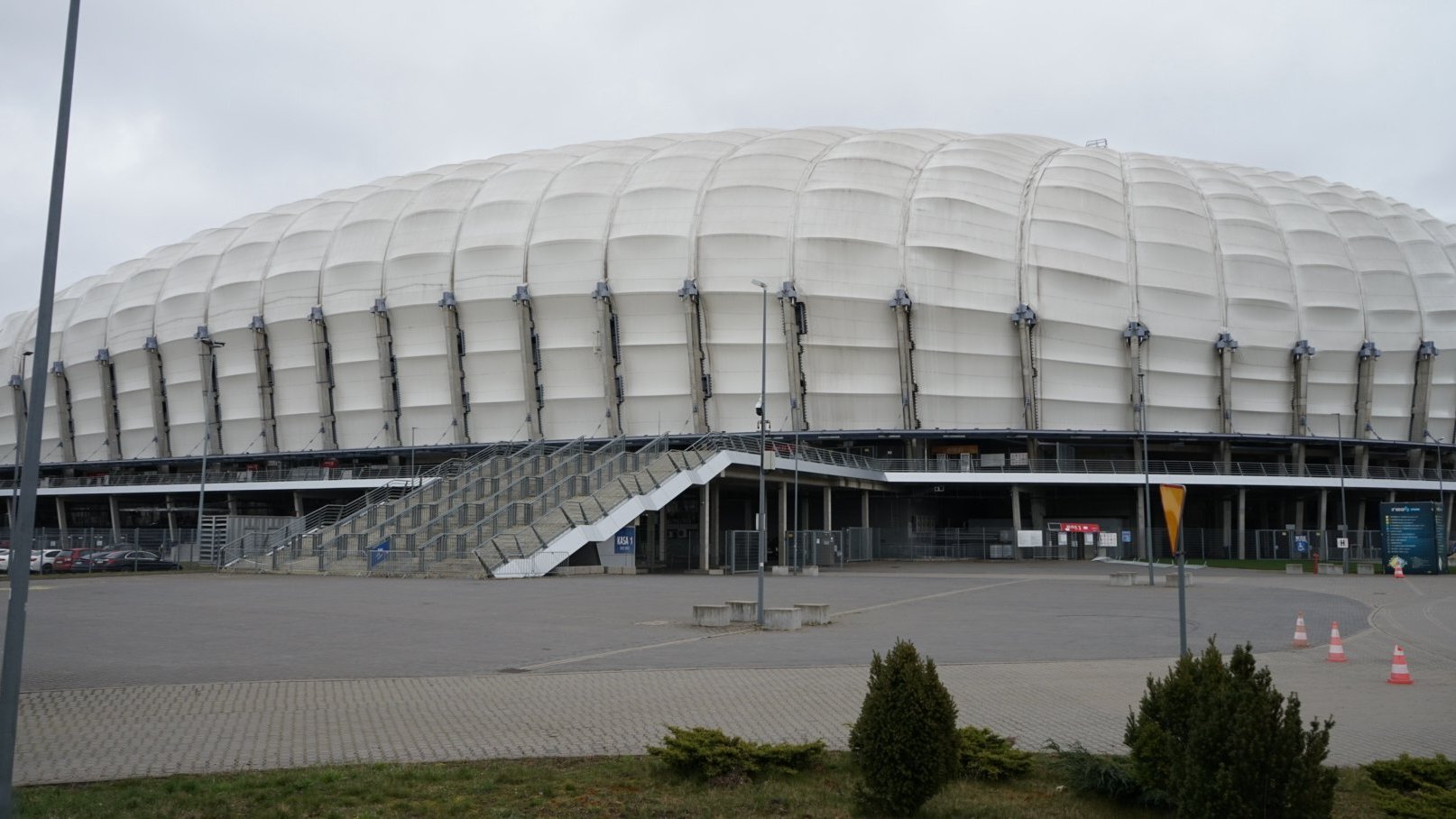 Na zdjęciu Stadion Miejski widziany z zewnątrz