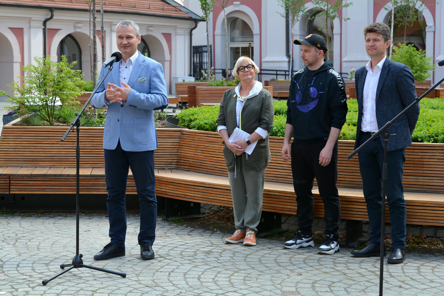 Galeria zdjęć z briefingu prasowego z udziałem organizatorów oraz zastępcy prezydenta Poznania - Jędrzeja Solarskiego - grafika artykułu