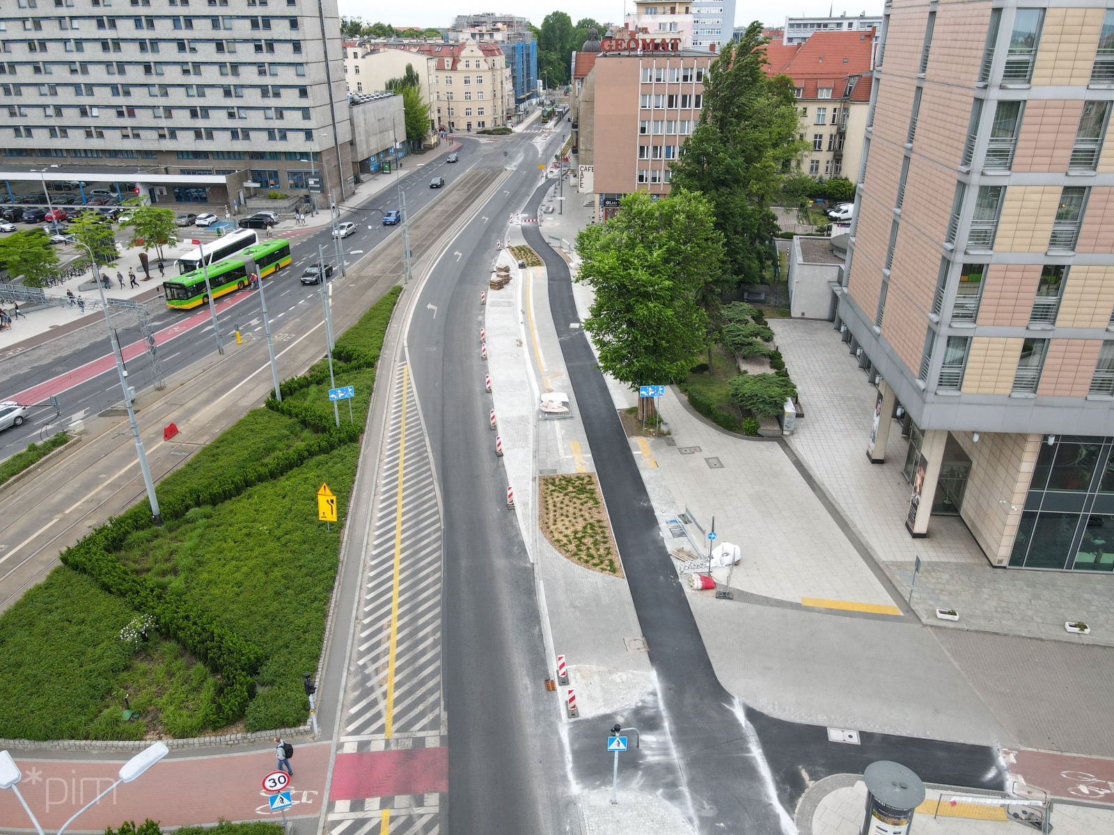 Galeria zdjęć drogi rowerowej i zieleni przy ul. Zwierzynieckiej - grafika artykułu