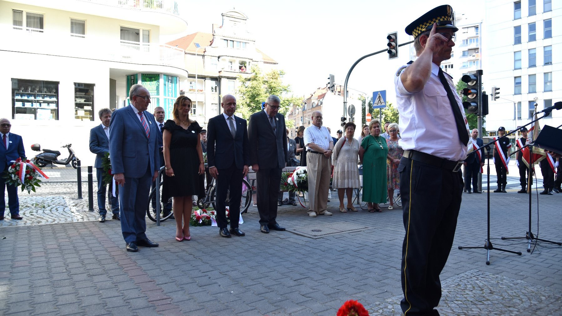 Galeria zdjęć z uroczystości złożenia kwiatów pod tablicami bohaterów wydarzeń Czerwca '56 na Jeżycach