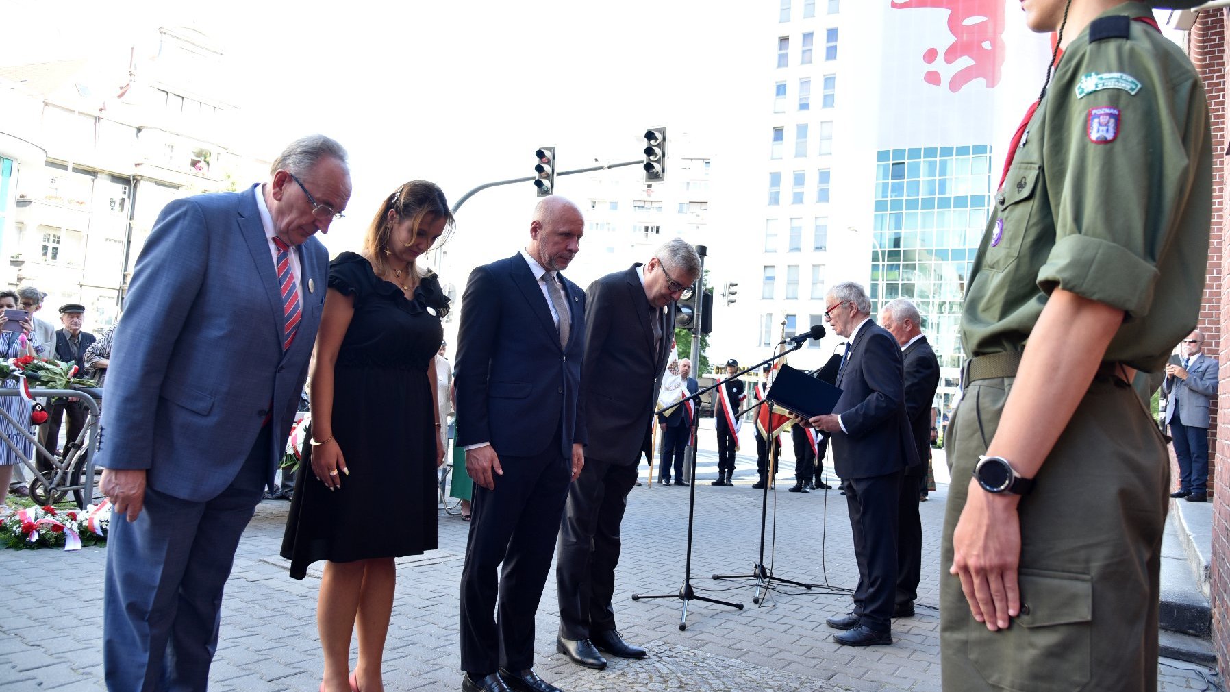 Galeria zdjęć z uroczystości złożenia kwiatów pod tablicami bohaterów wydarzeń Czerwca '56 na Jeżycach