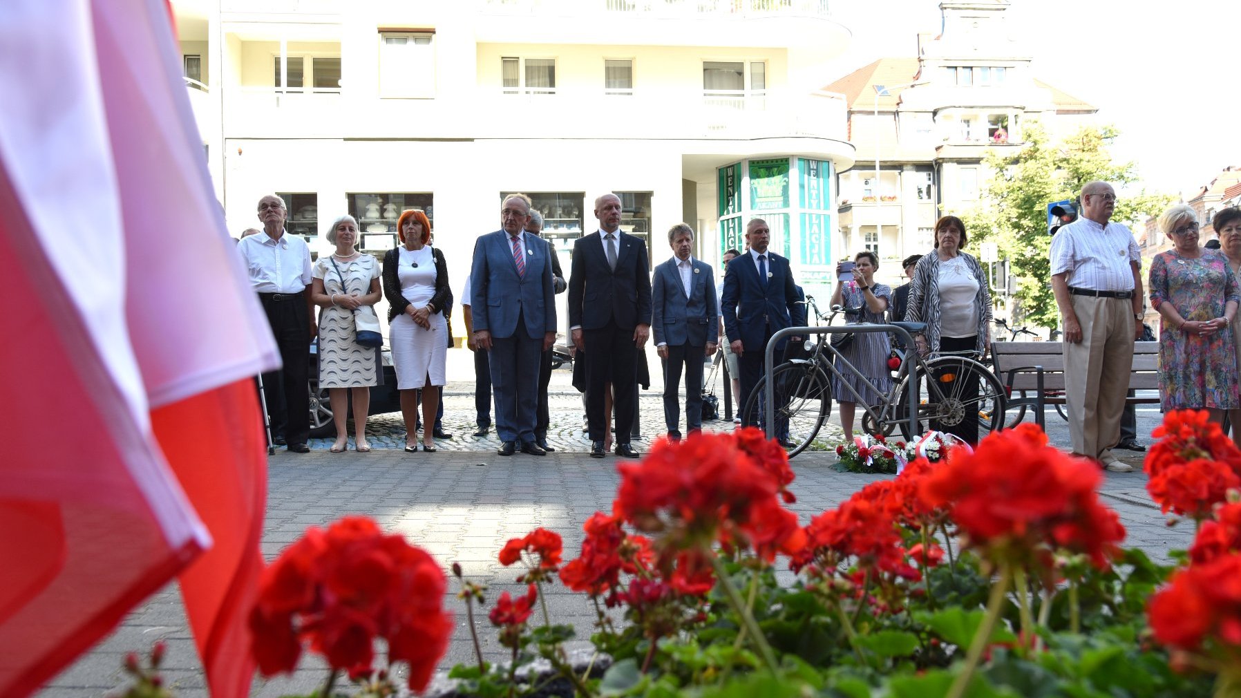 Galeria zdjęć z uroczystości złożenia kwiatów pod tablicami bohaterów wydarzeń Czerwca '56 na Jeżycach