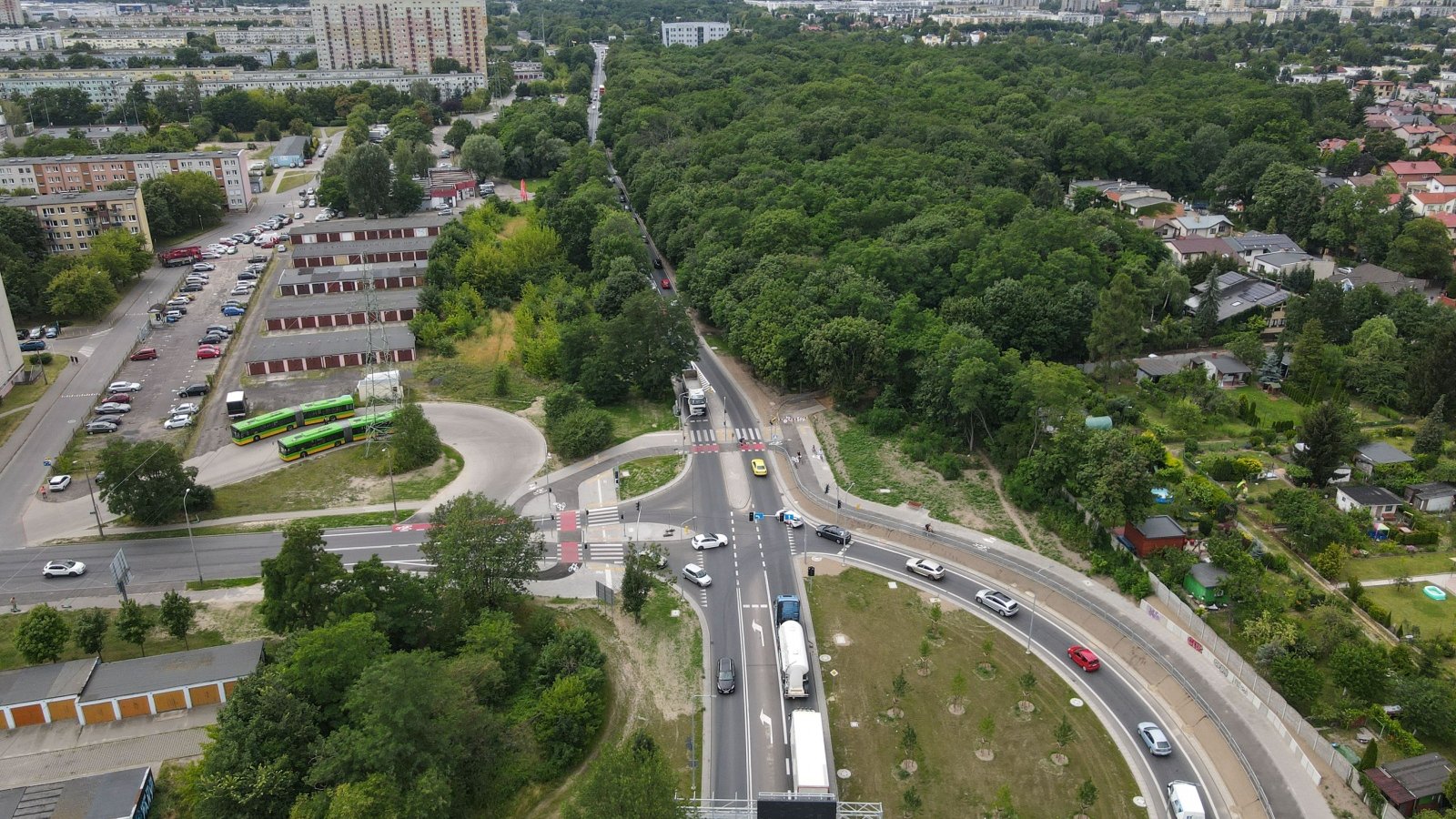 Zdjęcie pokazujące widok z góry na skrzyżowanie ulicy Lechickiej z ul. Murawa