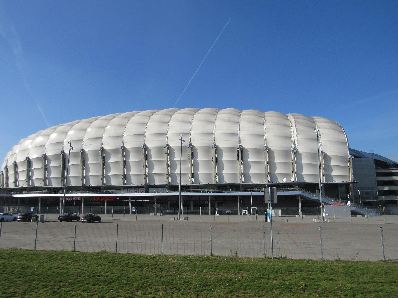 Elewacja stadionu przy ul. Bułgarskiej. - grafika artykułu