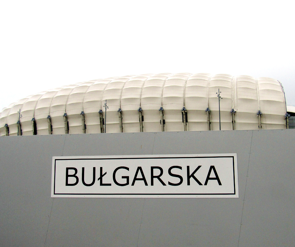 Na pierwszym planie napis "Bułgraska", w tle stadion miejski. - grafika artykułu