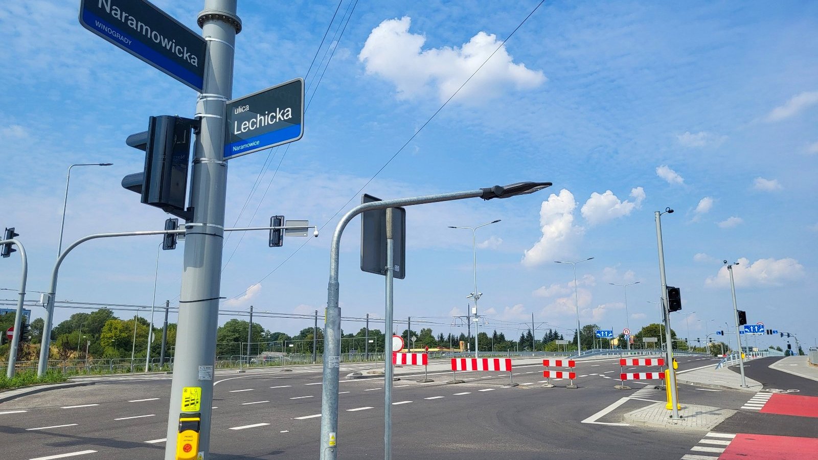 Galeria zdjęć wiaduktu w ciągu ul. Naramowickiej nad ul. Lechicką