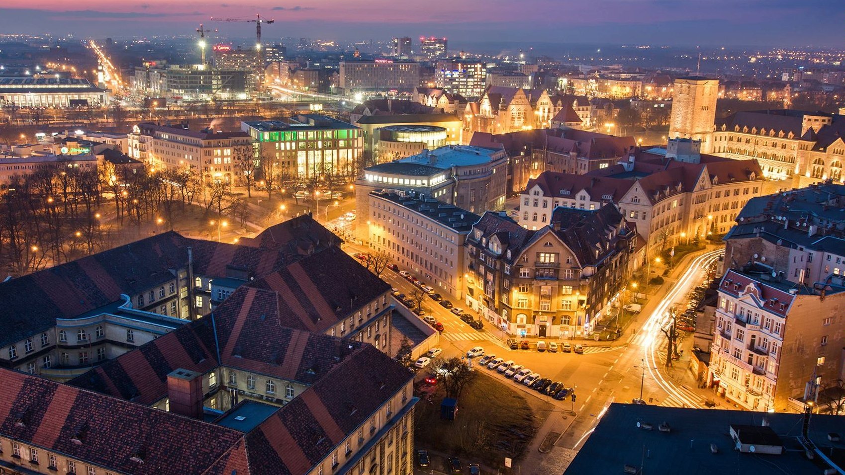 Panorama Poznania nocą.