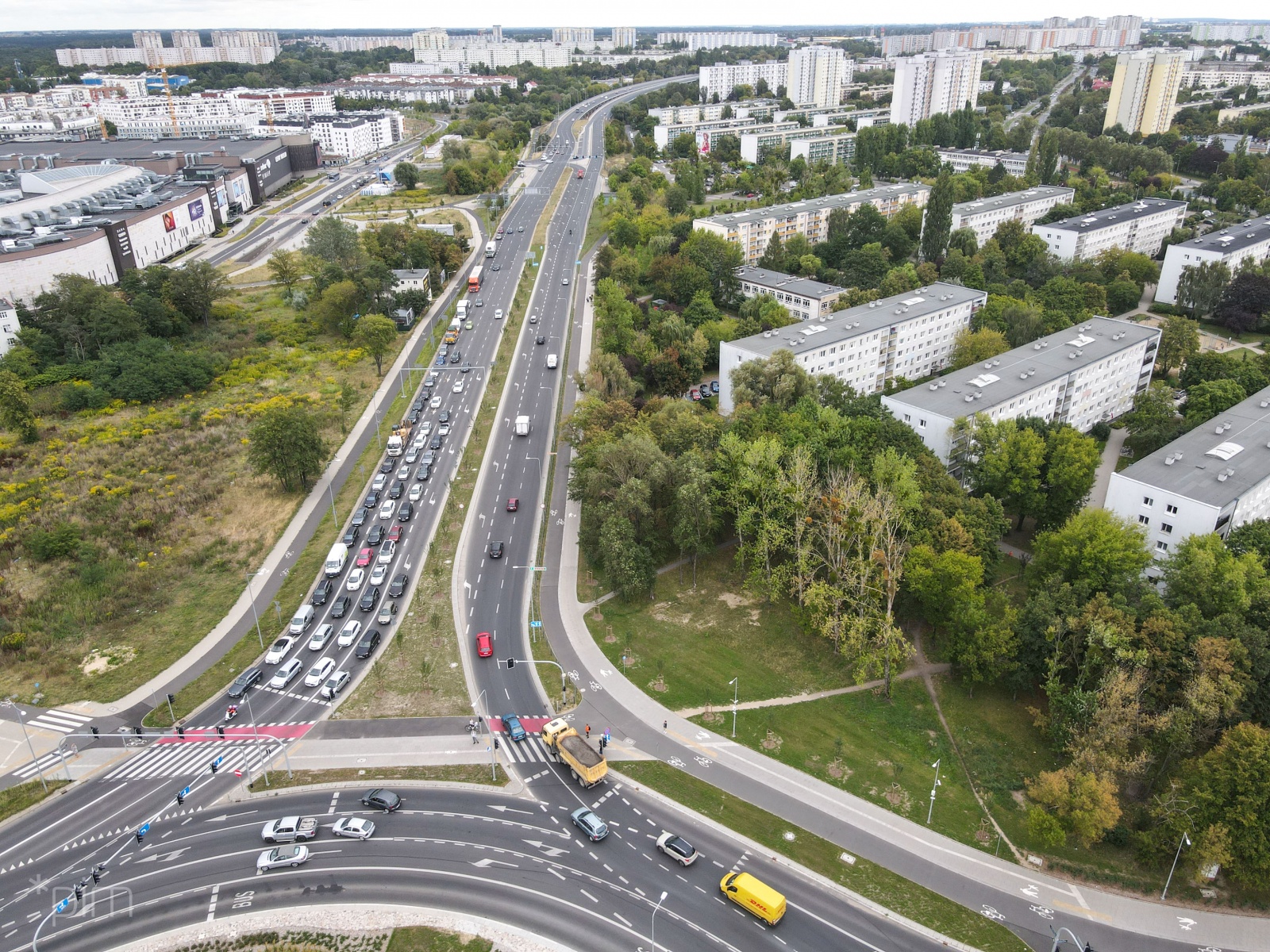 Galeria zdjęć przedstawia ul. B. Krzywoustego widzianą z lotu ptaka. - grafika artykułu