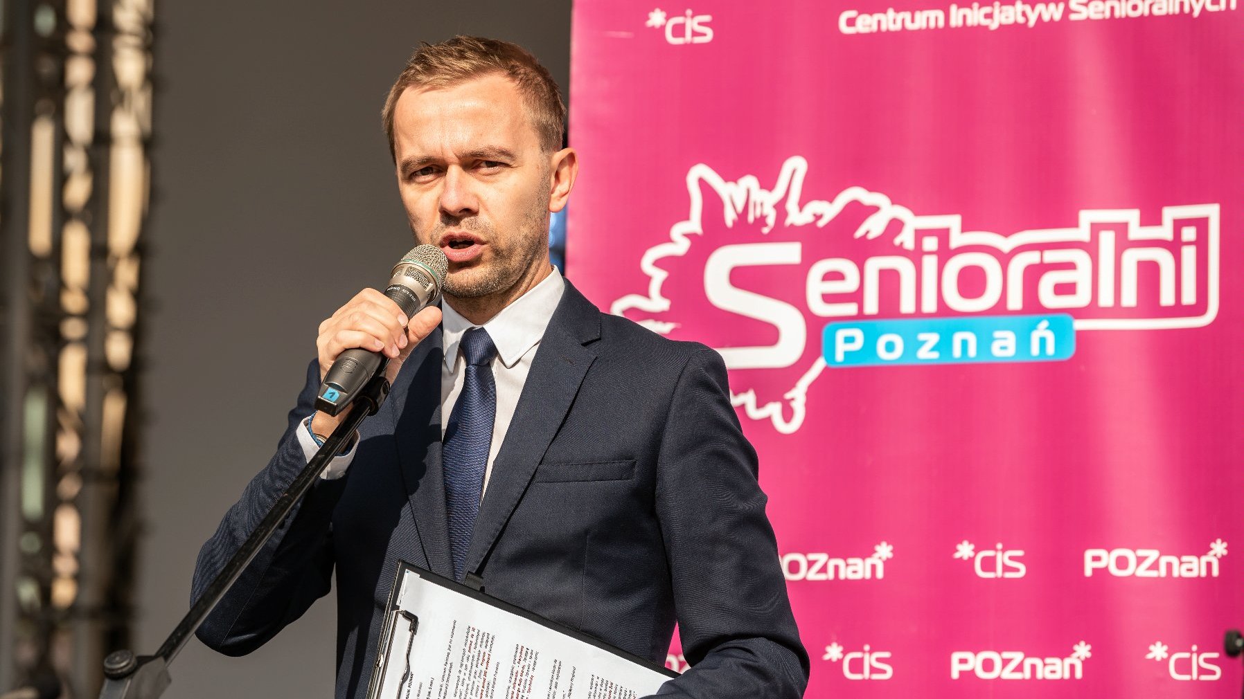 Galeria zdjęć przedstawia inaugurację "Senioralnych" na pl. Wolności.