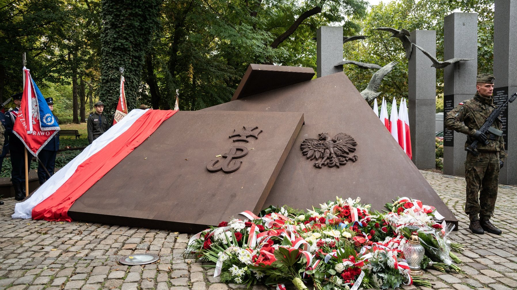 Galeria zdjęć przedstawia poznańskie obchody 83. rocznicy powstania Polskiego Państwa Podziemnego.