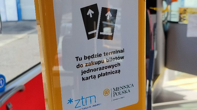 Miejsce w pojeździe komunikacji miejskiej, gdzie zamontowany będzie terminal do płatności kartami