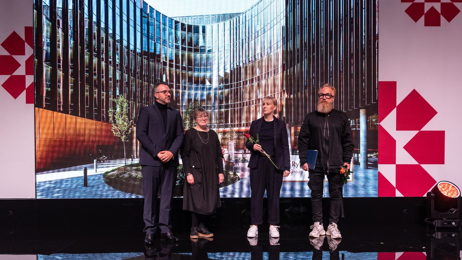 Kolejne wyróżnienie otrzymali Przemo Łukasik i Łukasz Zagała wraz z zespołem z pracowni Medusa Group za projekt budynku D w kompleksie biurowców Nowy Rynek.