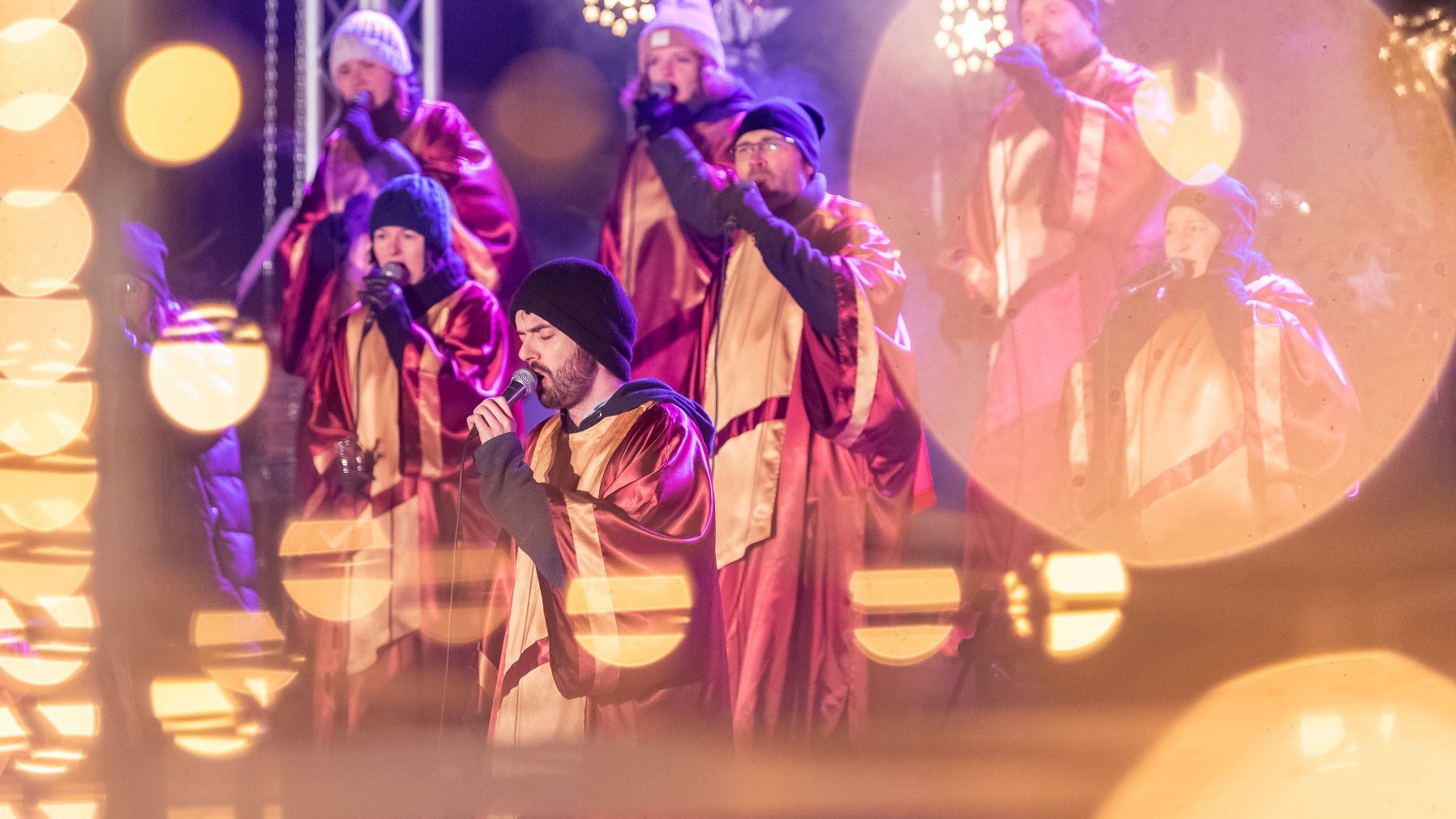 Galeria zdjęć przedstawia imprezę Silent Night na rynku Łazarskim.