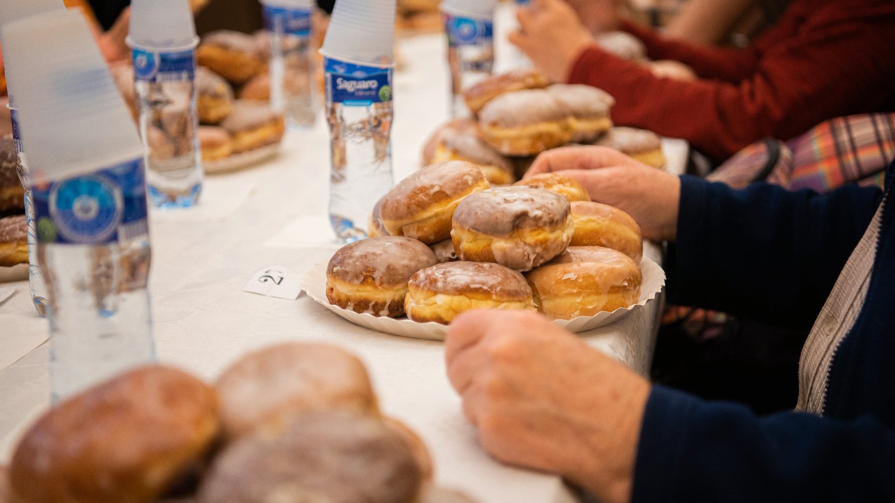 Galeria zdjęć z mistrzostw w jedzeniu pączków