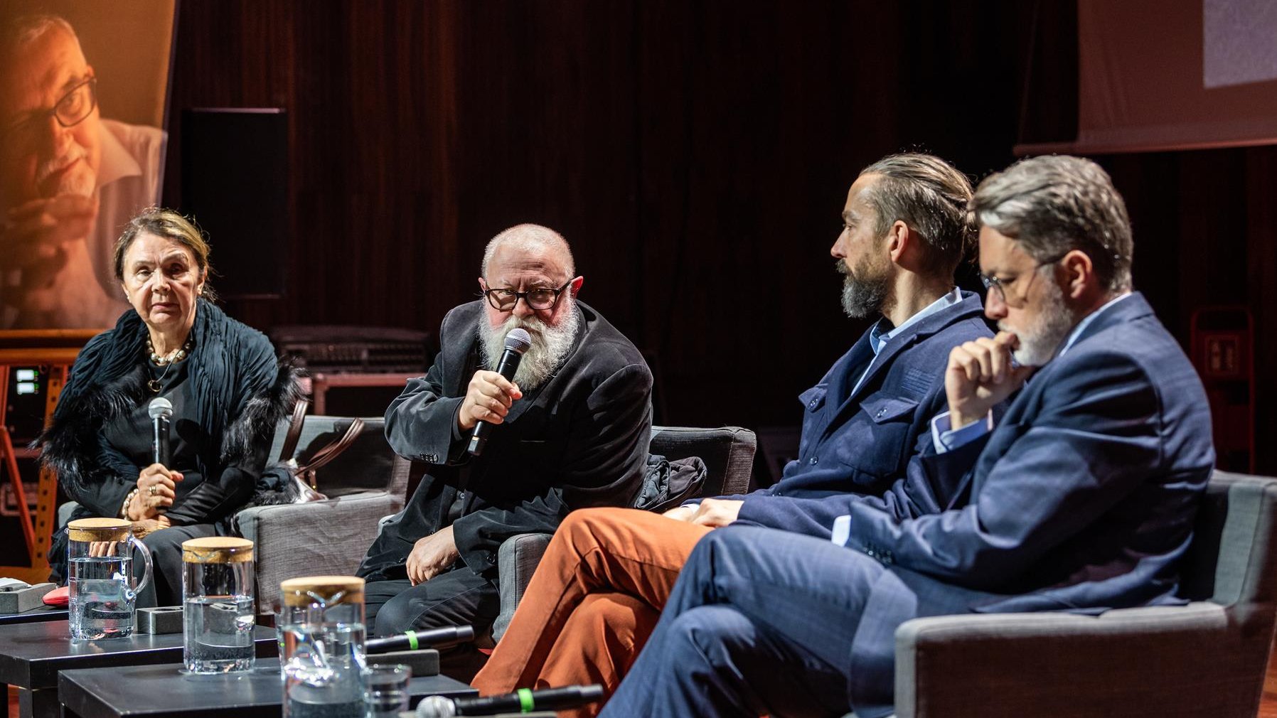 Na zdjęciu uczestnicy debaty w sali CK Zamek