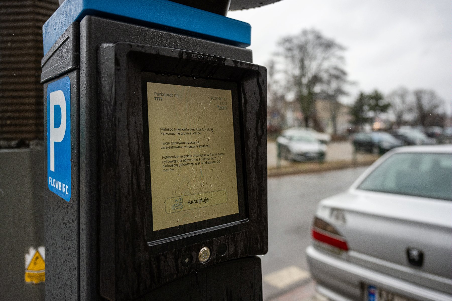 Galeria zdjęć parkomatu przy Dworcu Zachodnim - grafika artykułu