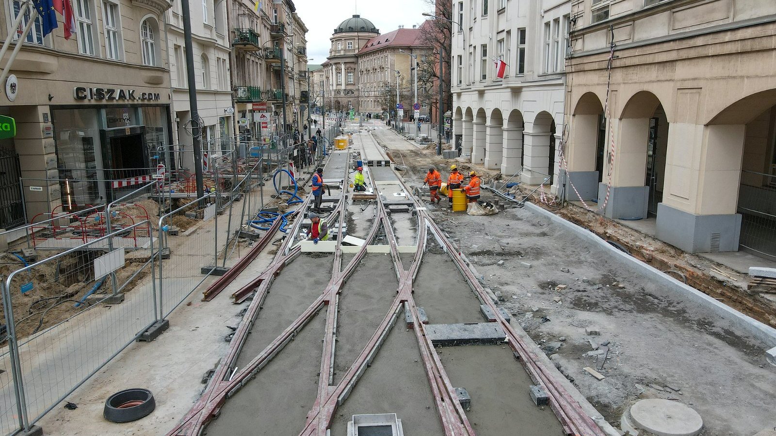 Galeria zdjęć z postępu prac na ulicach Fredry, Mielżyńskiego i placu Cyryla Ratajskiego