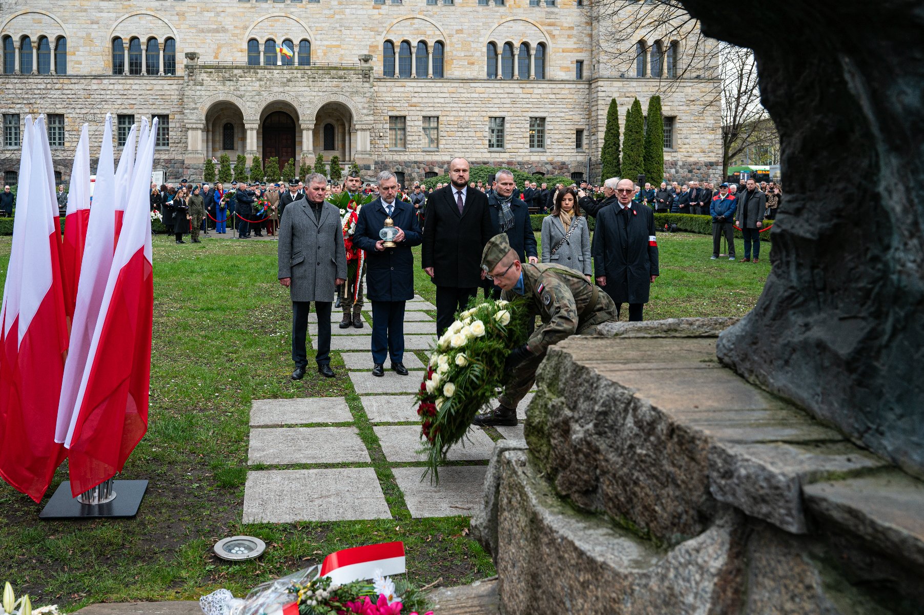 Galeria z uroczystości pod Pomnikiem Ofiar Katynia i Sybiru - grafika artykułu