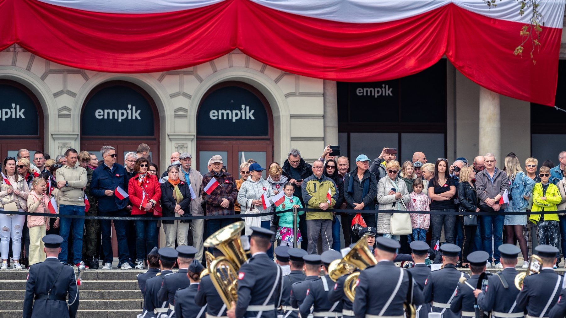 Galeria zdjęć przedstawia obchody Święta Konstytucji 3 Maja w Poznaniu.