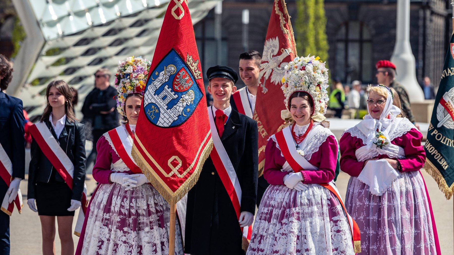 Galeria zdjęć przedstawia obchody Święta Konstytucji 3 Maja w Poznaniu.