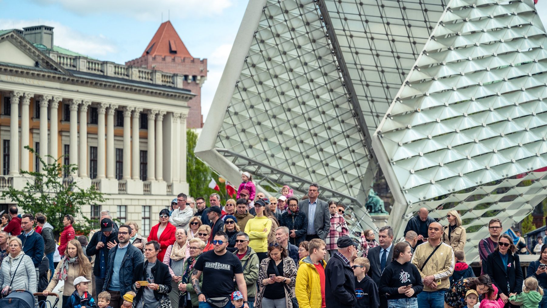 Galeria zdjęć przedstawia obchody Święta Konstytucji 3 Maja w Poznaniu.