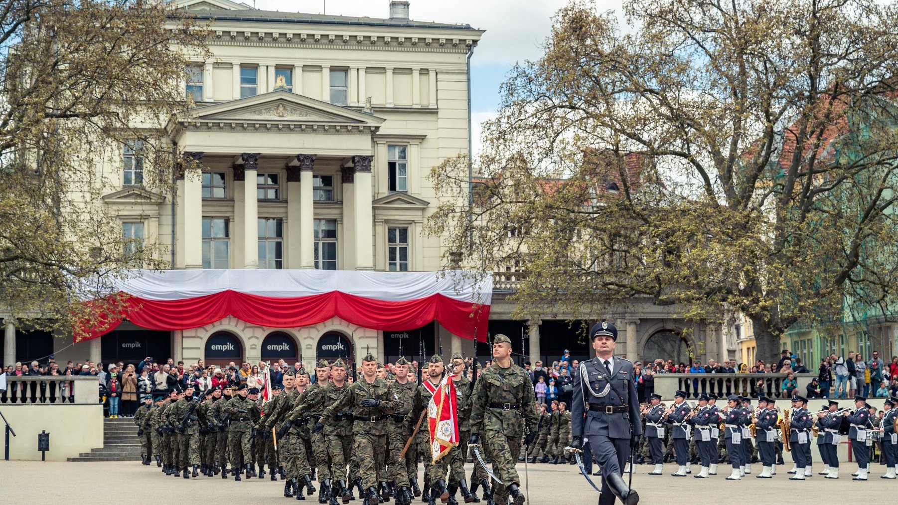 Galeria zdjęć przedstawia obchody Święta Konstytucji 3 Maja w Poznaniu.