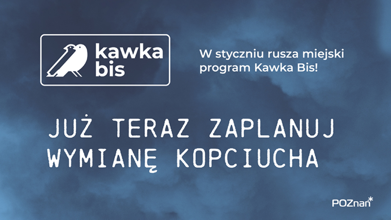 Grafika z granatowym tłem zadymionym, logiem programu z ptakami oraz hasłami akcji: "W styczniu rusza miejski program kawka bis" oraz "Już teraz zaplanuj wymianę kopciucha"