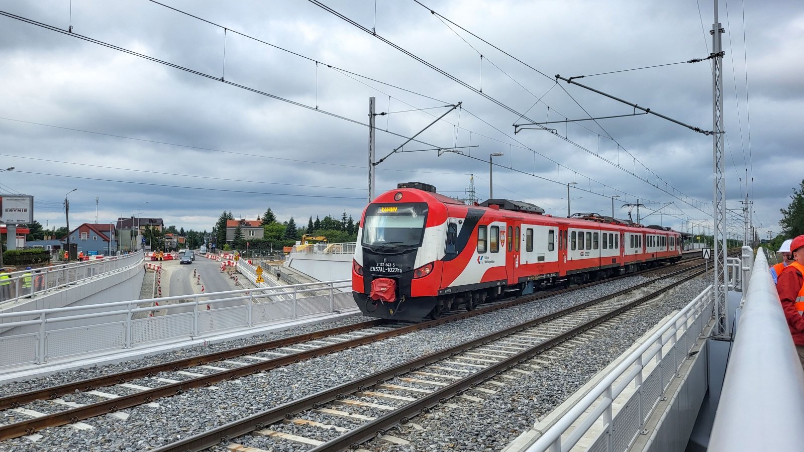 Na zdjęciu węzeł przesiadkowy, w centrum kolej PKM