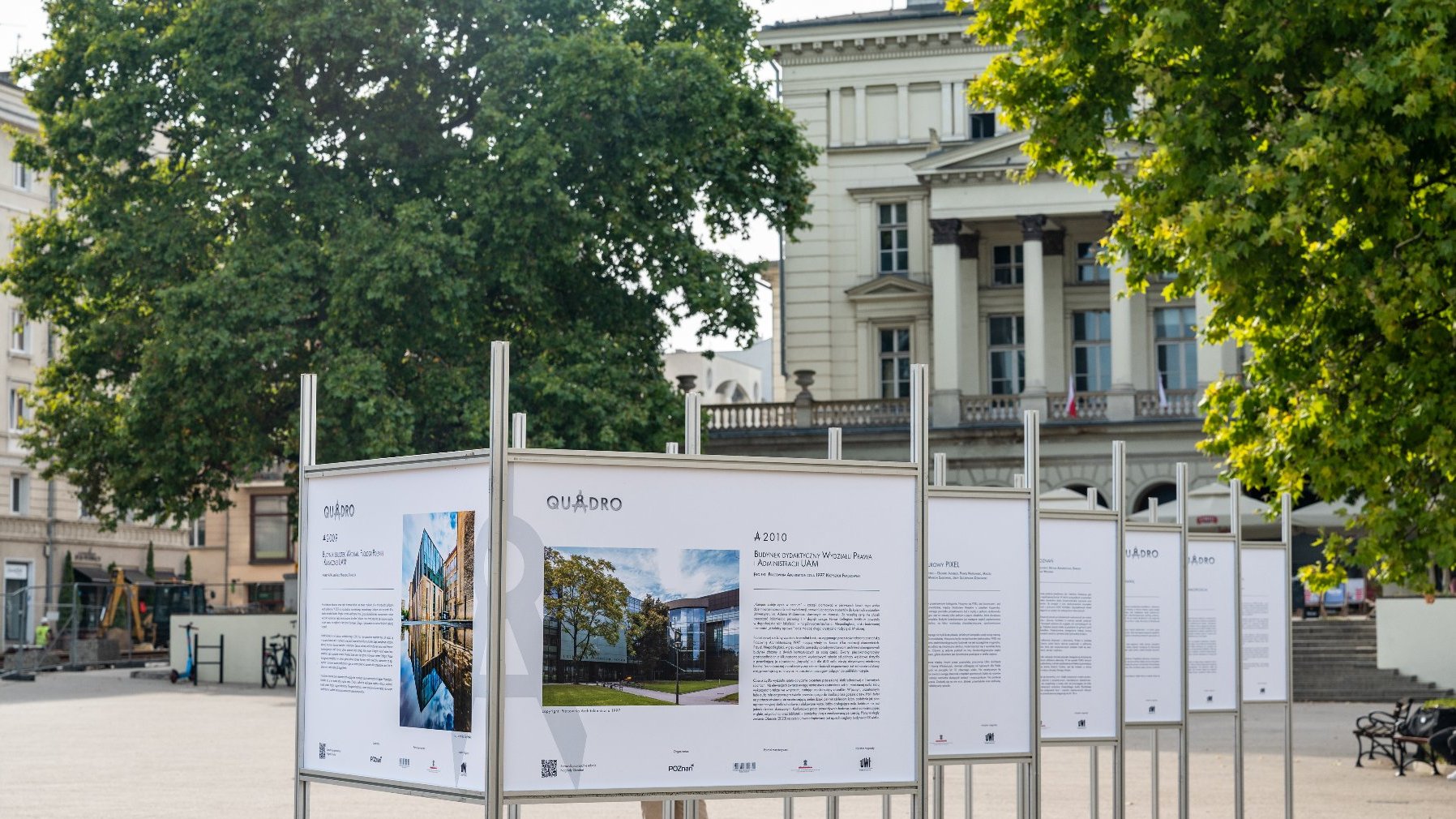 Galeria zdjęć przedstawia plansze plenerowej wystawy na pl. Wolności.