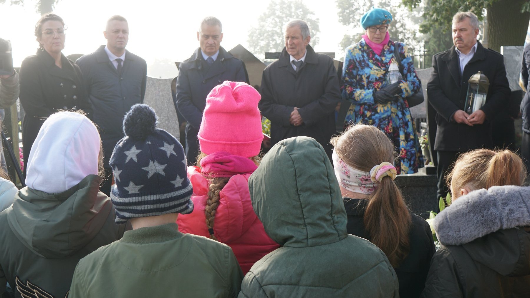 Galeria zdjęć przedstawia inaugurację akcji "Światelko dla Czerwca '56".