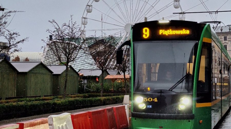 Galeria zdjęć tramwajów jadących w centrum