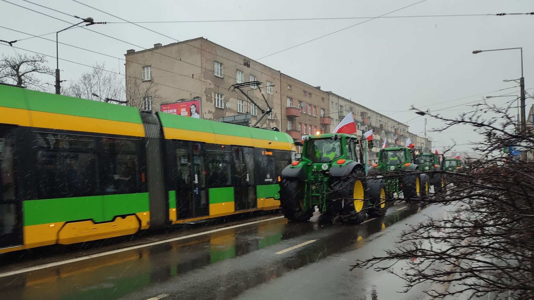 Ciągniki na ul. Głogowskiej