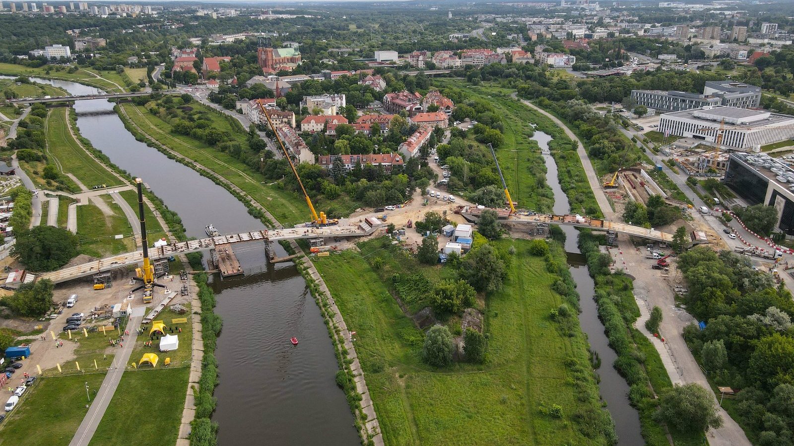 Galeria zdjęć z wmontowania kapsuły czasu w mosty Berdychowskie