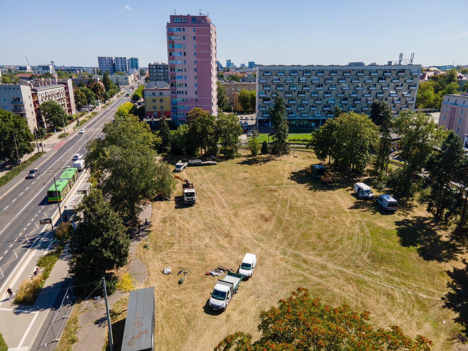 Galeria zdjęć pętli na Ogrodach, gdzie rozpoczęły się pracy przy budowie skweru - grafika artykułu