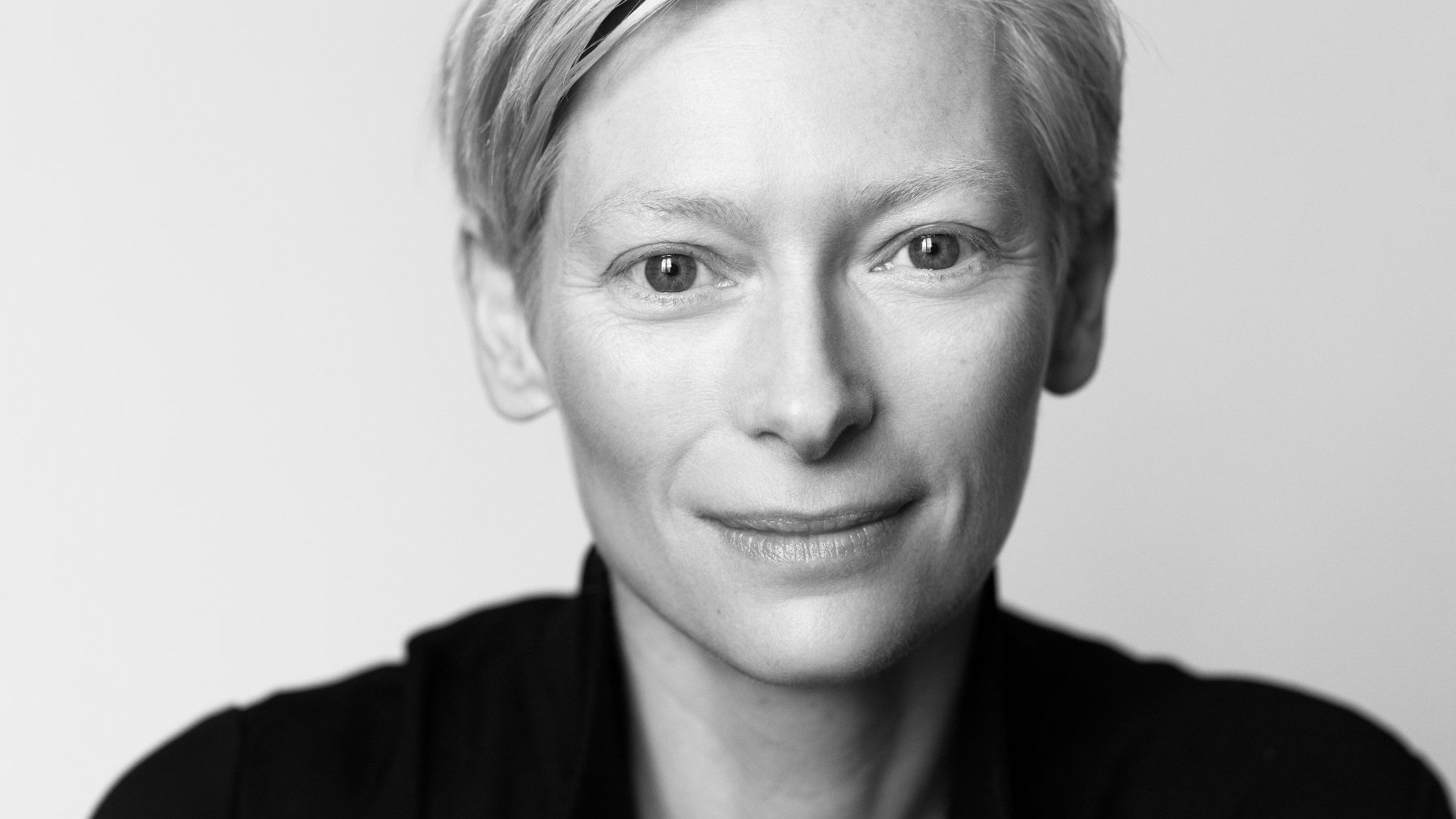 Na zdjęciu Tilda Swinton - zbliżenie, portret