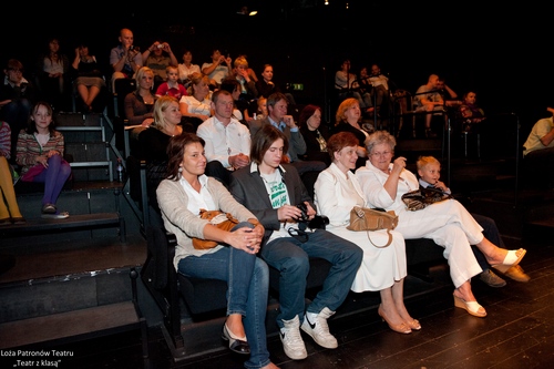 Przedstawienie pt."Czerwony kapturek szuka księcia" Fot. Loża Patronów Teatru