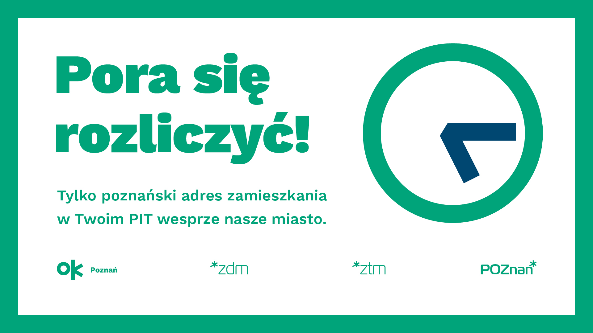 Osoby, które rozliczą PIT w Poznaniu, mogą liczyć na wiele zniżek Na zdjęciu formularz PIT trzymany w dłoni, w tle urząd skarbowy