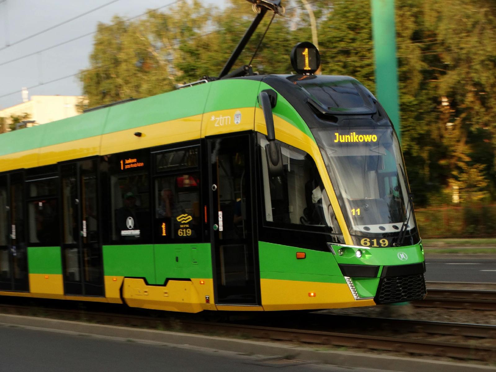 Tramwaj linii nr 1 jadący na Junikowo - grafika artykułu