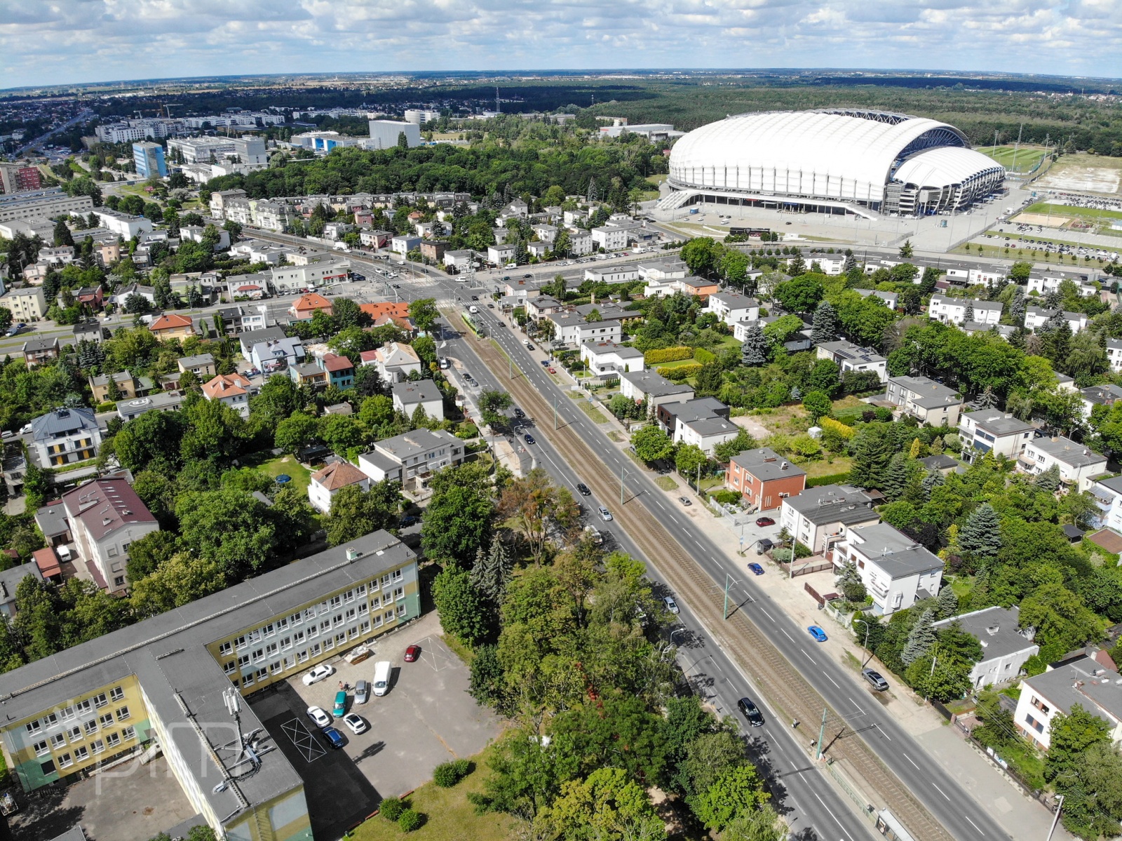 Widok na Grunwald z lotu ptaka. W tle stadion miejski przy ul. Bułgarskiej - grafika artykułu