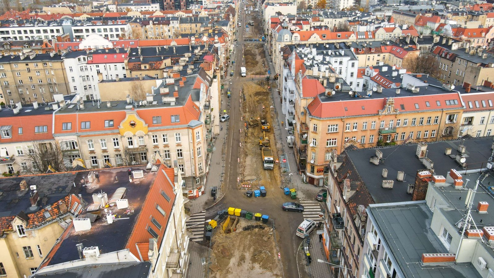 Widok z drona na przebudowywaną ul. Wierzbięcice