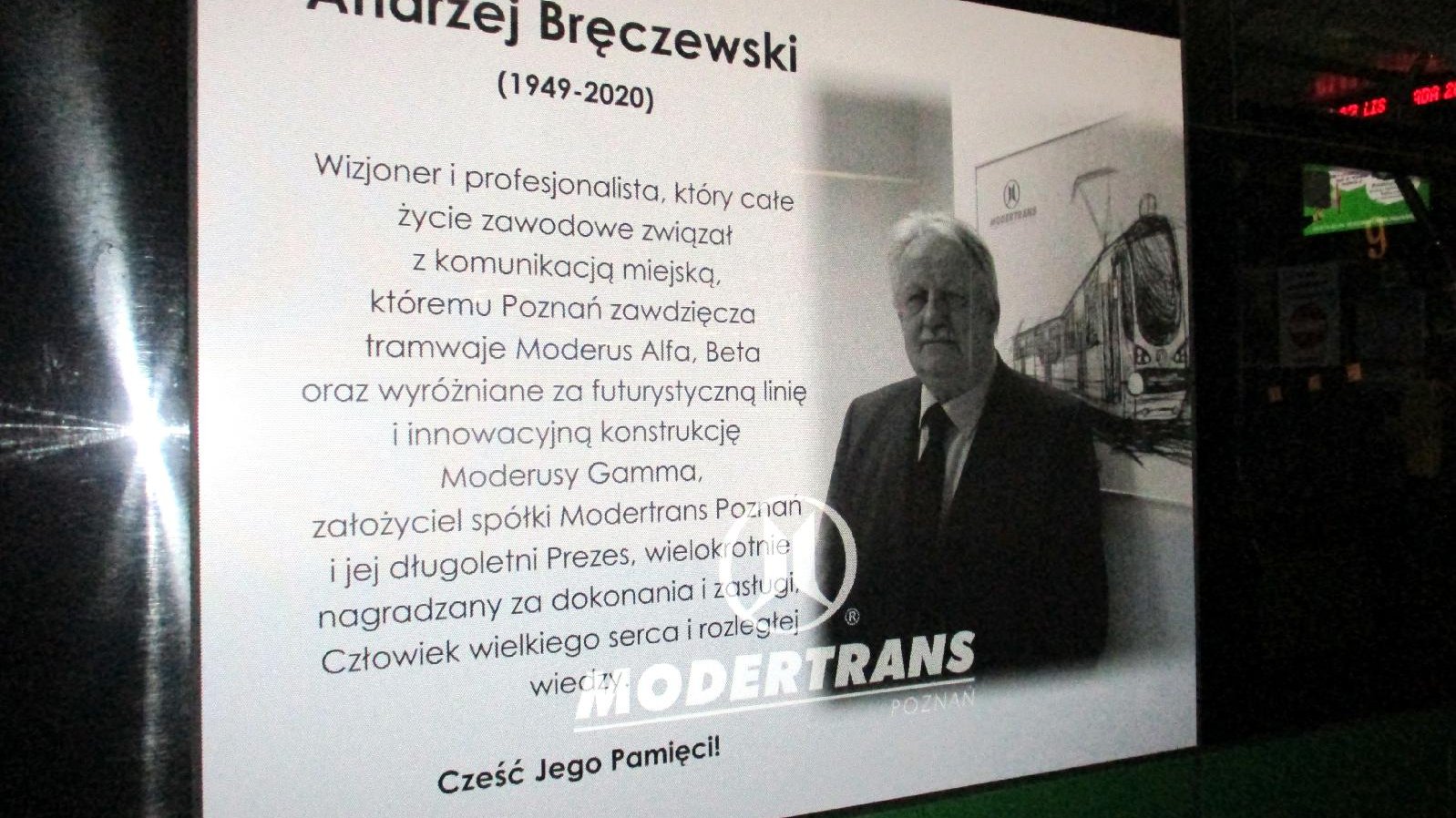 Nota zawieszona na tramwaju Moderus Gamma