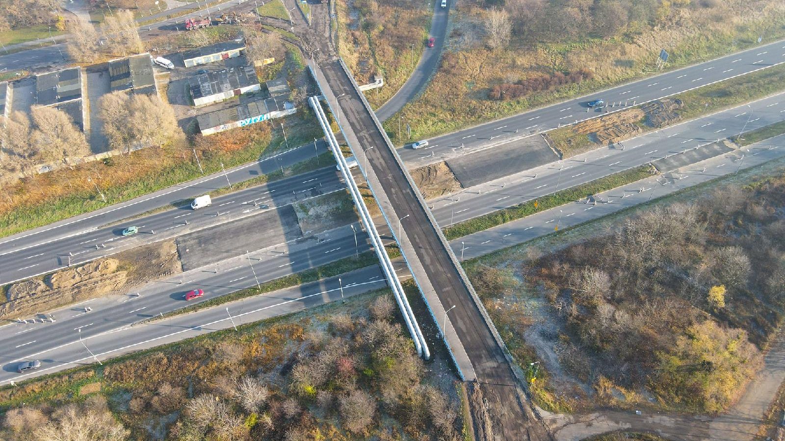 Widok z lotu ptaka na wiadukt przy ul. Kurlandzkiej i ulicach dochodzących