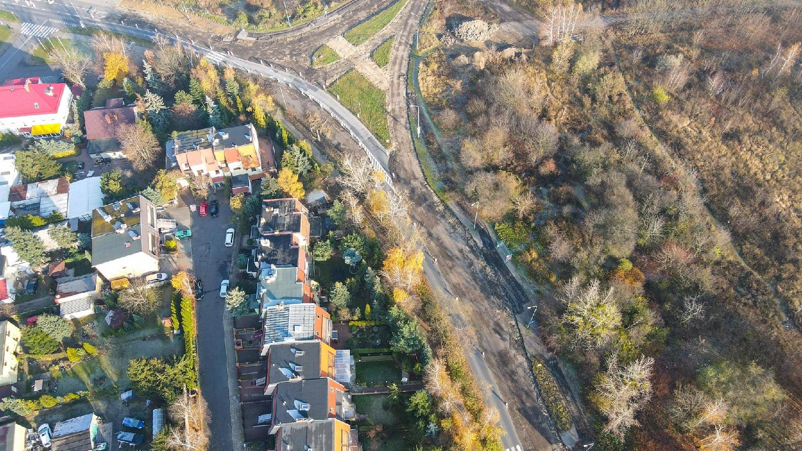 Widok z lotu ptaka na wiadukt przy ul. Kurlandzkiej i ulicach dochodzących