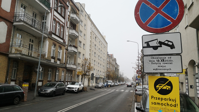 Znaki informujące o rozpoczęciu prac na ul. Wyspiańskiego