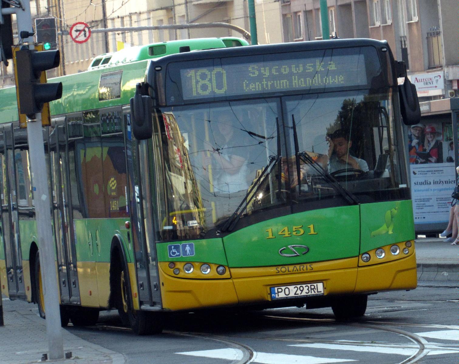 Autobus linii 180 - grafika artykułu