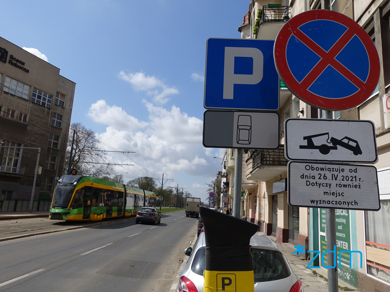 Galeria zdjęć z ulic Łazarza z oznakowaniem informującym o zmianach w związku w wprowadzaniem SPP - grafika artykułu