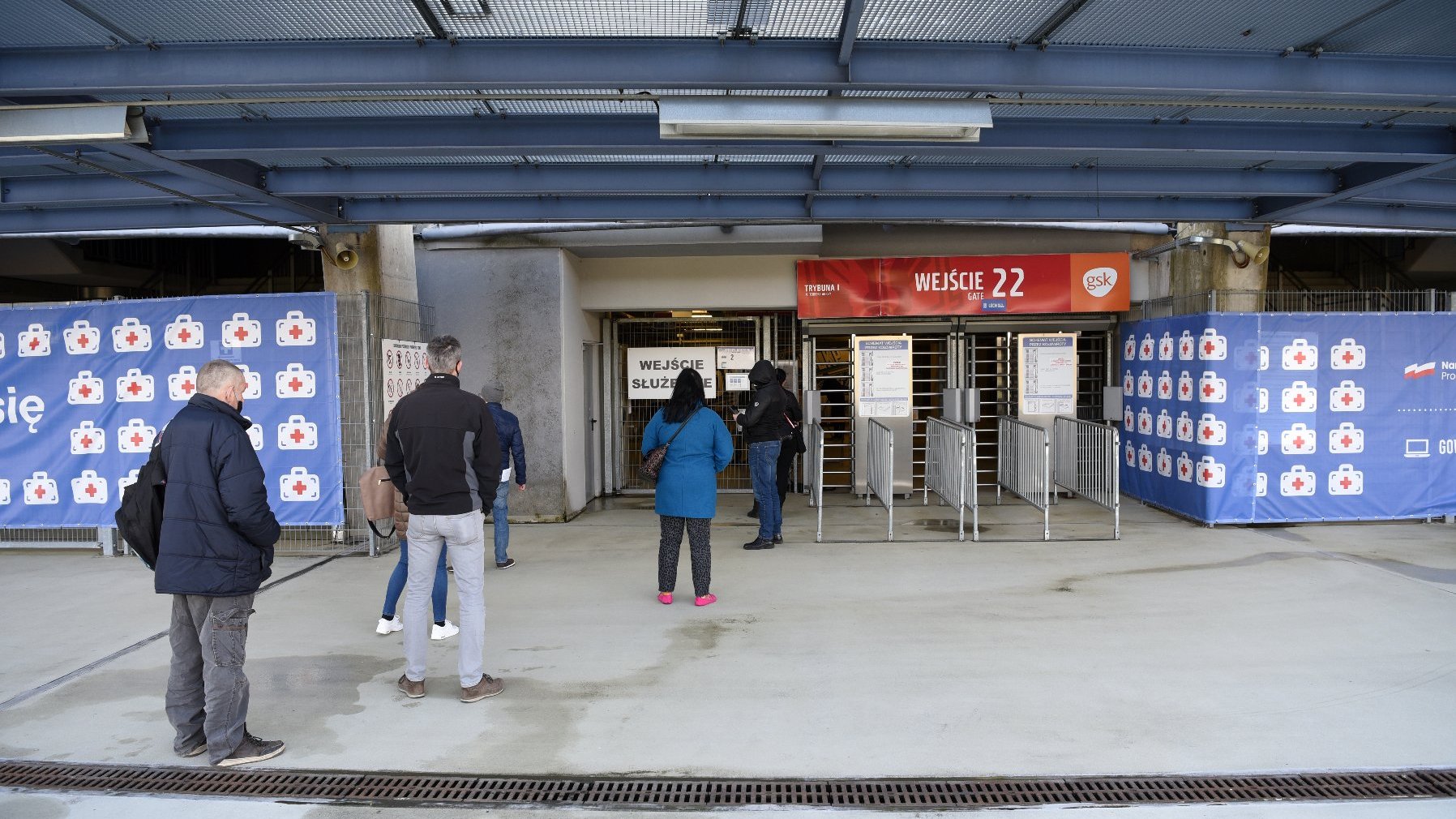 Galeria zdjęć przedstawia Poznański Punkt Szczepień Powszechnych.