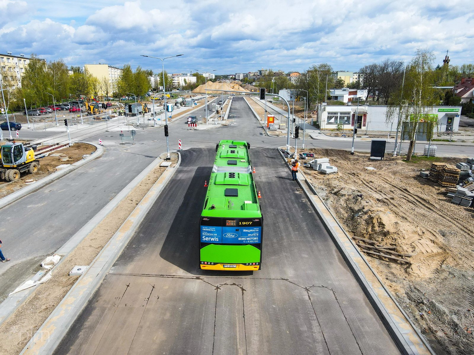 Próbna jazda po Nowej Naramowickie. Wokół trwa budowa trasy tramwajowej - grafika artykułu