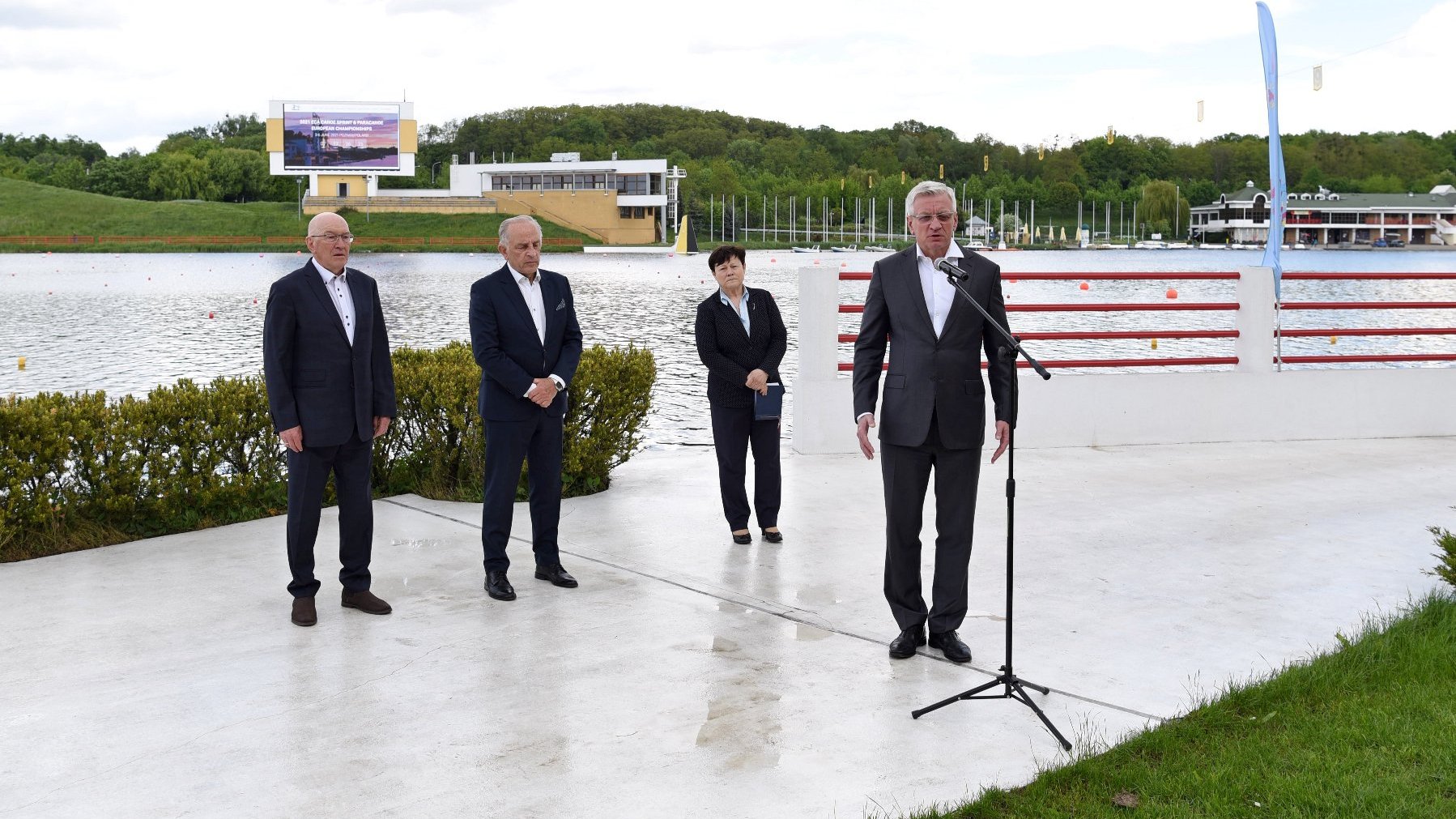 Galeria zdjęć przedstawia konferencję prasową dotyczącą Mistrzostwa Europy seniorów w kajakarstwie i parakajakarstwie.